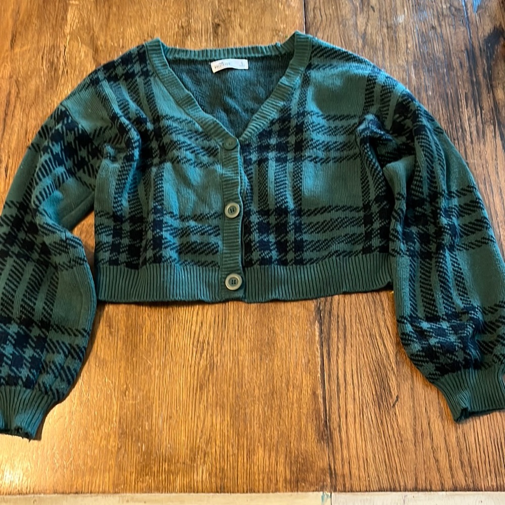 Hollister Crop Cardigan- Purchased Xmas 2022 never worn
